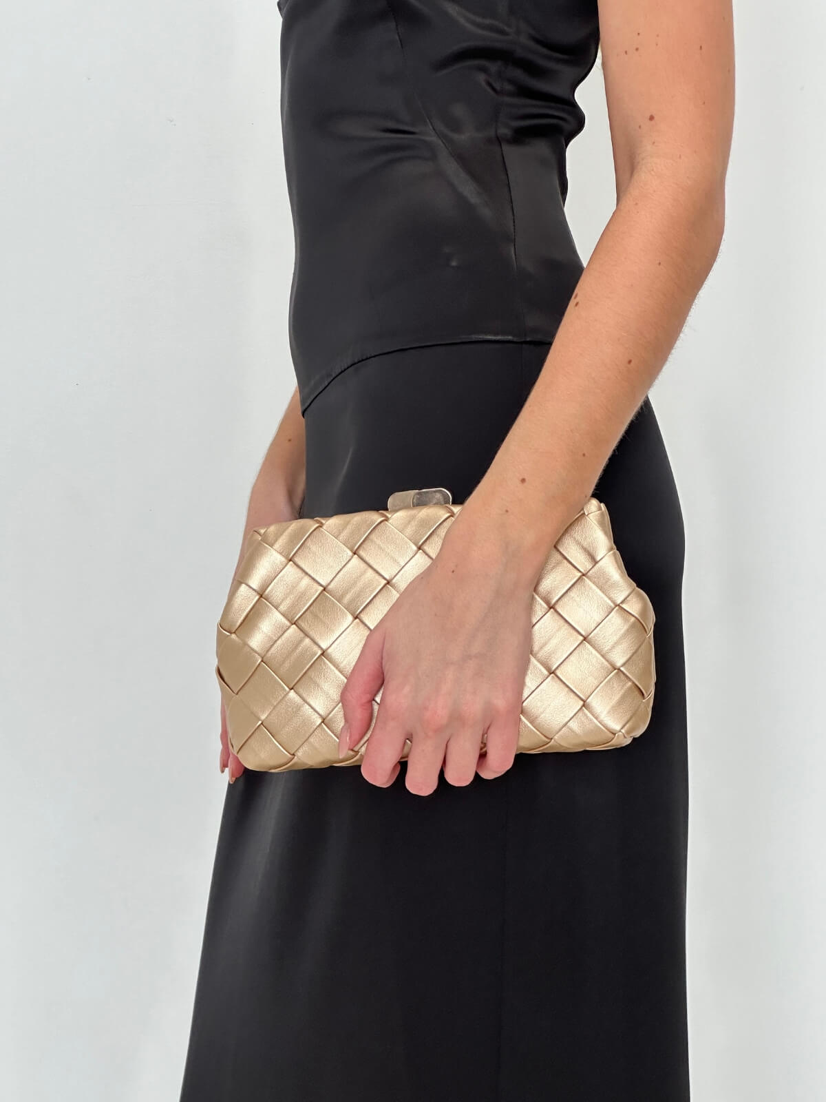 Quinn Woven Clutch - Gold